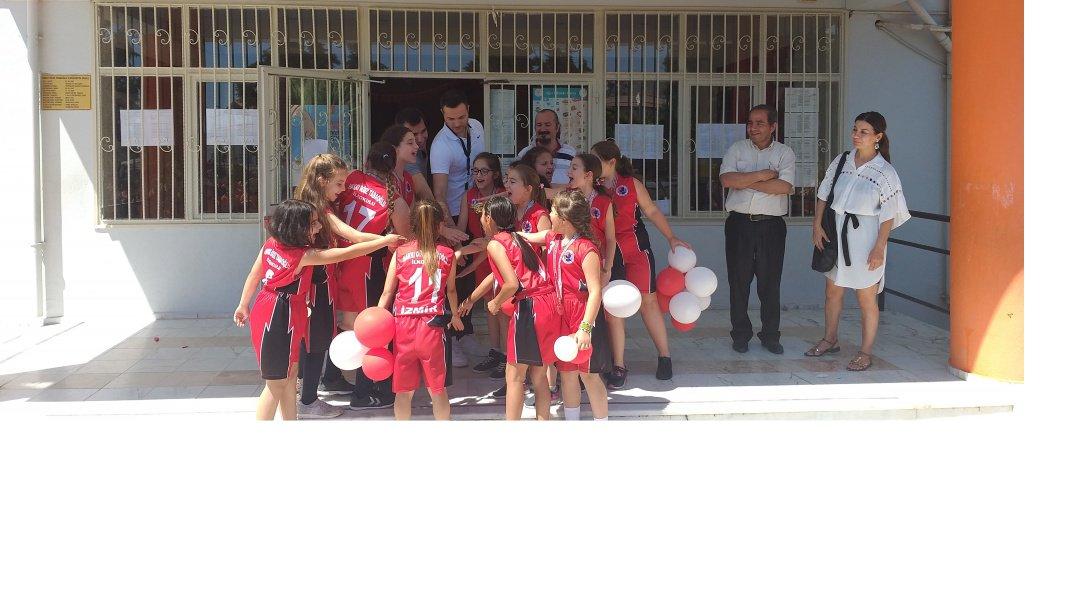 Hakkı Oğuz Tabaoğlu İlkokulu Basketbol Kız Takımı İzmir İl İkincisi Oldu.