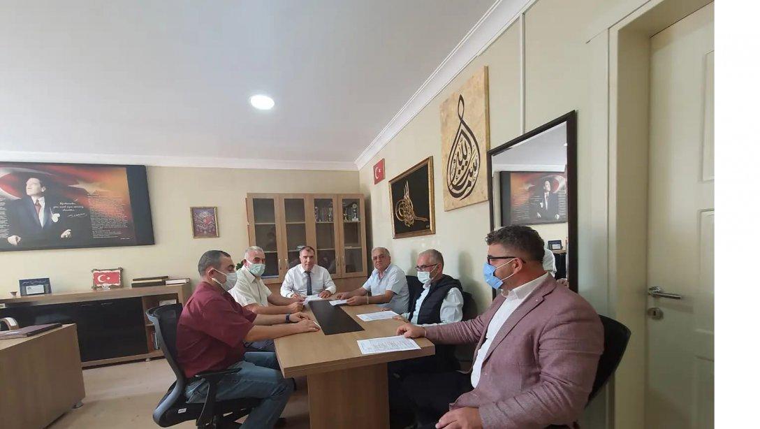 İlçe Milli Eğitim Müdürümüz Murat ÇEVİK Başkanlığında, ilkokul Müdürleri ile Hazır Bulunuşluk Sınavı Değerlendirme Toplantısı Yapıldı.