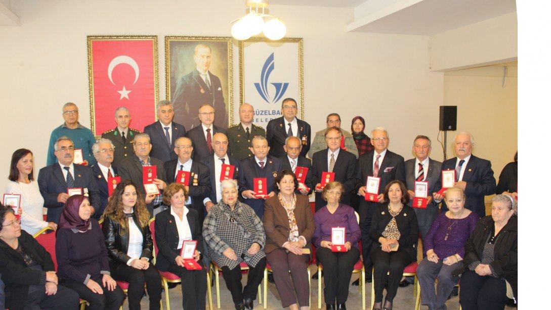 Kıbrıs Gazilerimize Madalya Takma Töreni