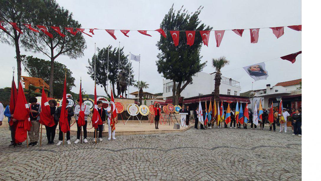 19 Mayıs Atatürk´ü Anma Gençlik ve Spor Bayramı Atatürk Anıtına Çelenk Sunumunun Ardından Atatürk Kültür Merkezinde Gerçekleşen Programla Kutlandı.