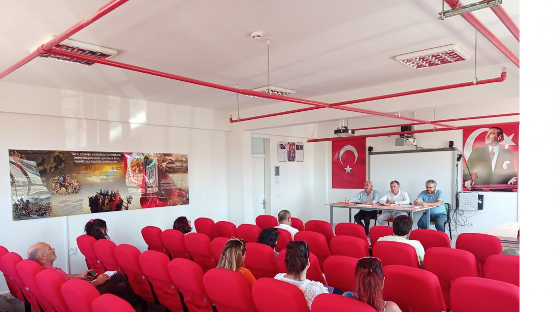 İlçe Milli Eğitim Müdürümüz Murat ÇEVİK, Muhtelif Kurs Müdürleri ile Yıl Sonu Değerlendirme ve Planlama Toplantısı Yaptı.